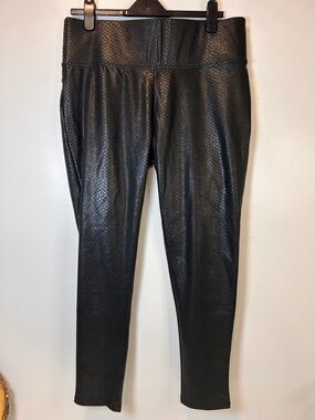Vince Camuto black snakeskin embossed faux leather leggings Women’s Large